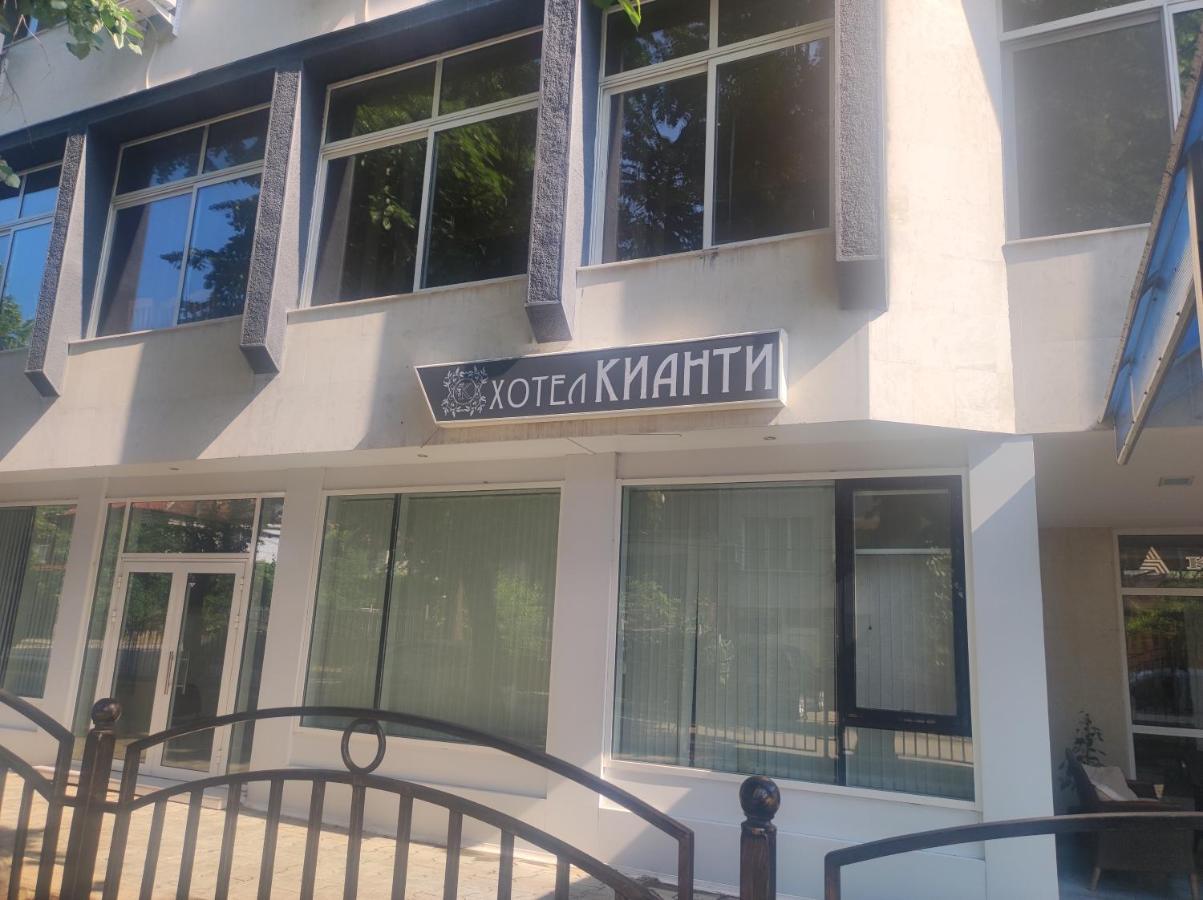 Кианти Hotel Kŭrdzhali Buitenkant foto