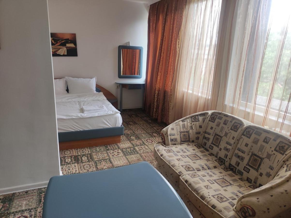 Кианти Hotel Kŭrdzhali Buitenkant foto